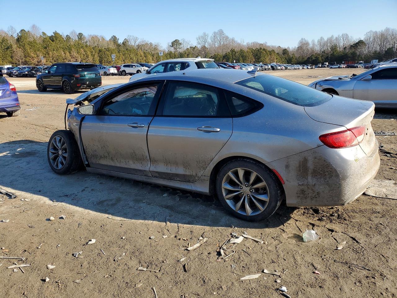2016 Chrysler 200 S - Image 2