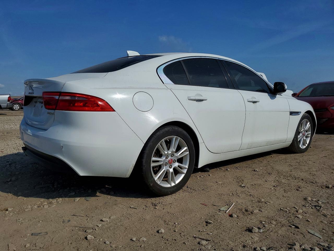 2018 Jaguar Xe Premium 20D Tdsl - Image 3