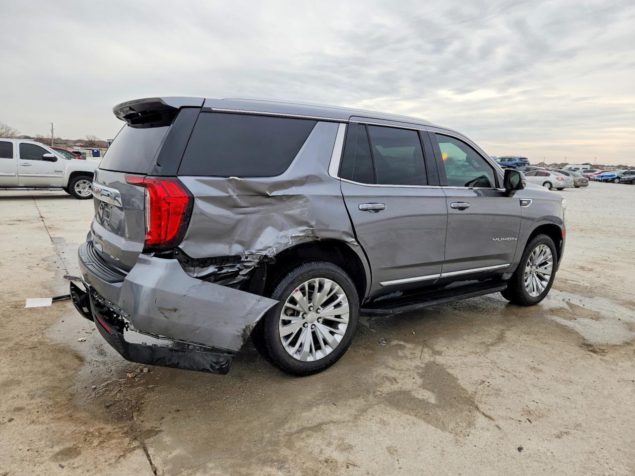2021 GMC Yukon Slt - Image 3