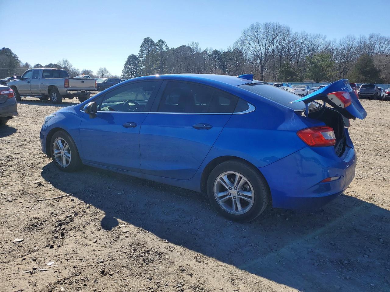 2017 Chevrolet Cruze Lt - Image 2