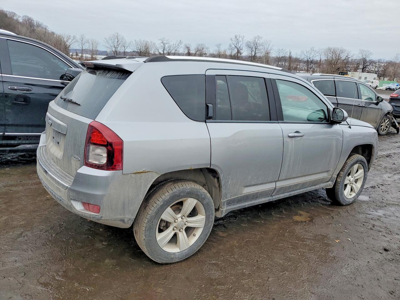 2015 Jeep Compass Latitude - Image 3