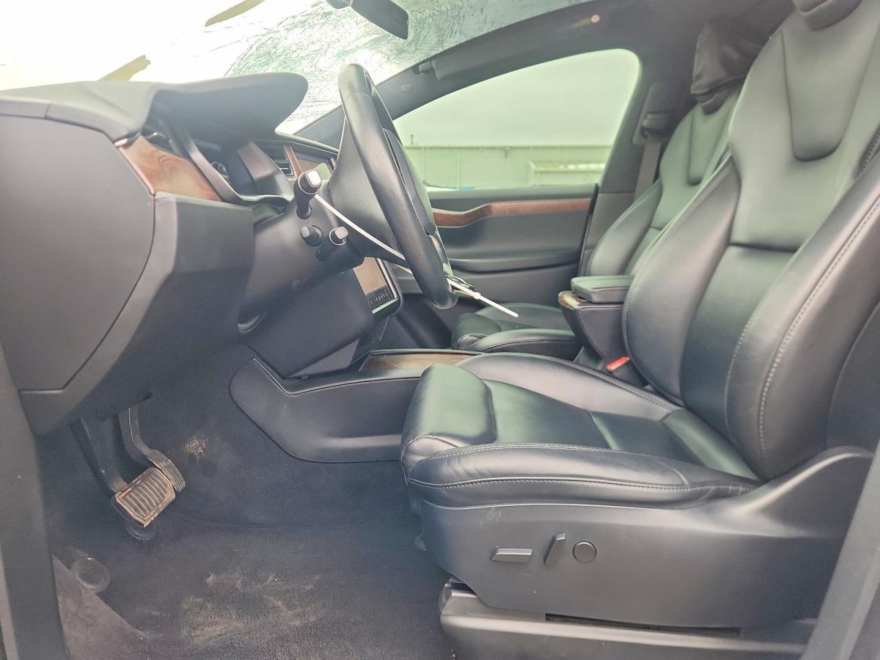 2021 Tesla Model X - Image 7