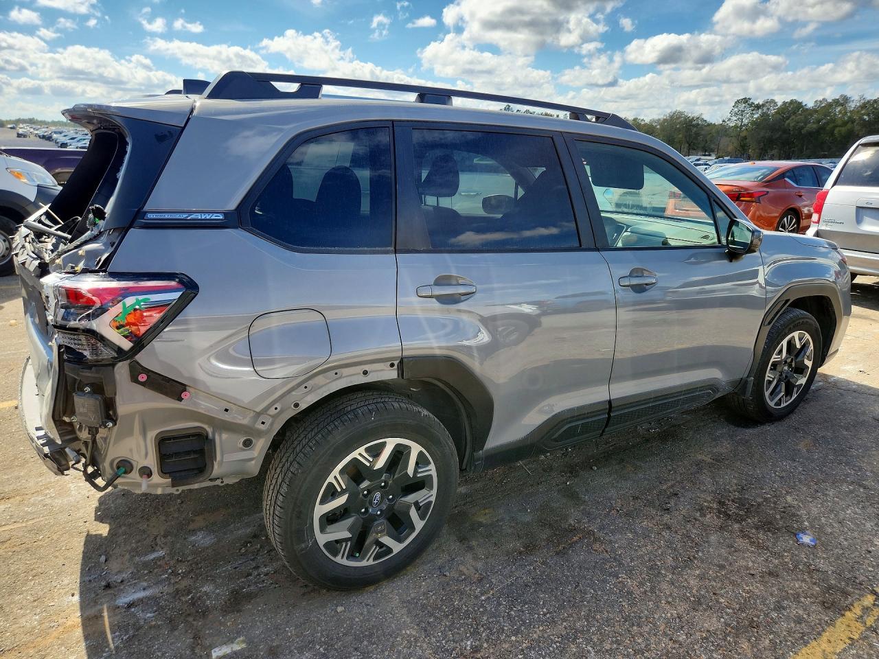 2025 Subaru Forester Premium - Фото 3
