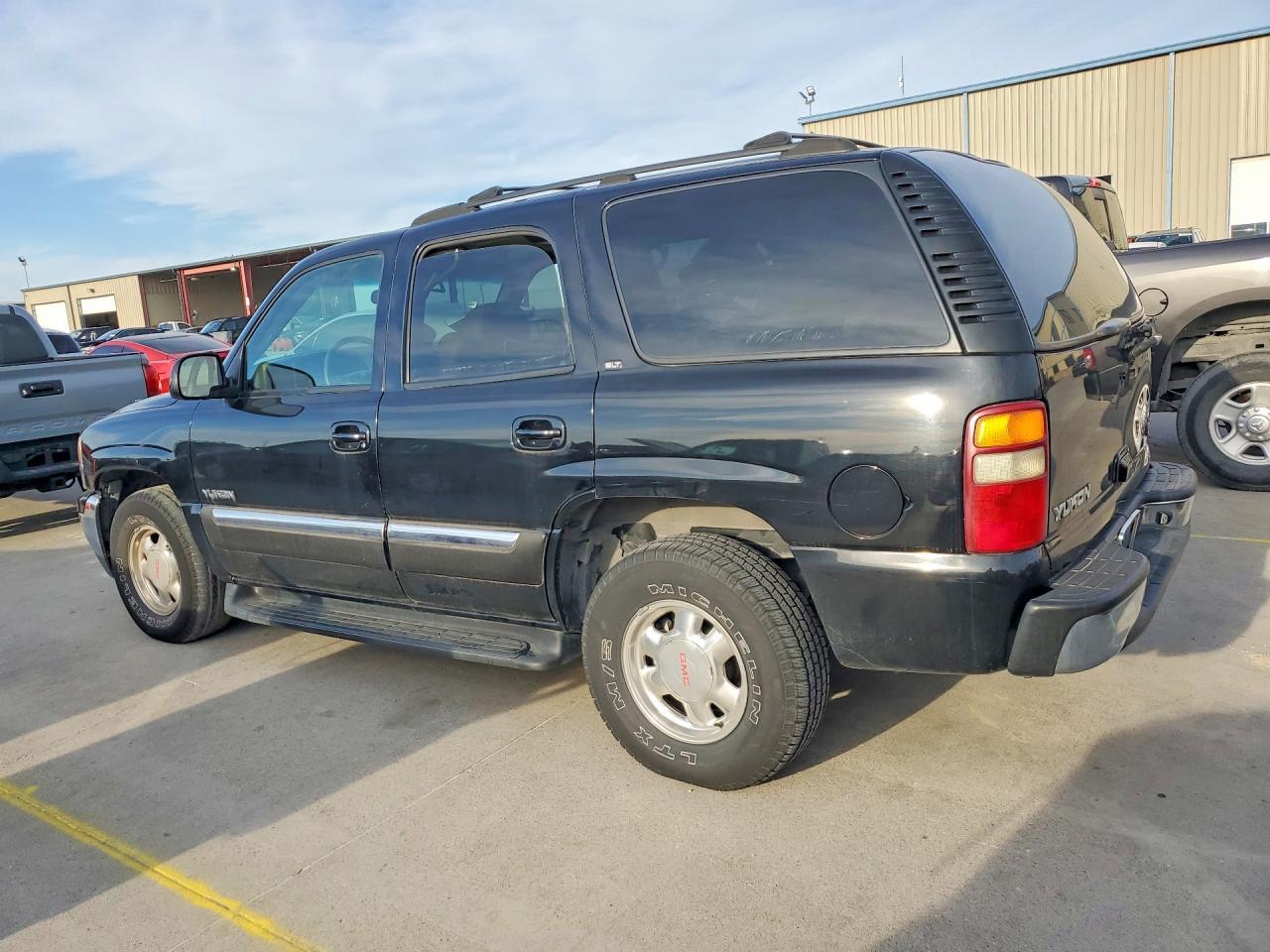 2002 GMC Yukon - Фото 2