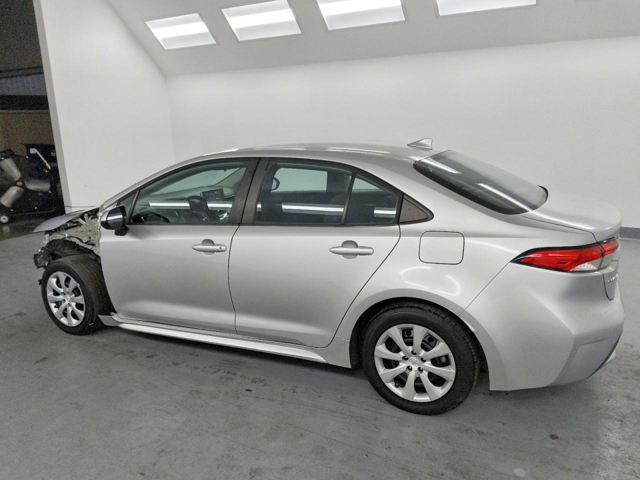 2021 Toyota Corolla Le - Фото 2