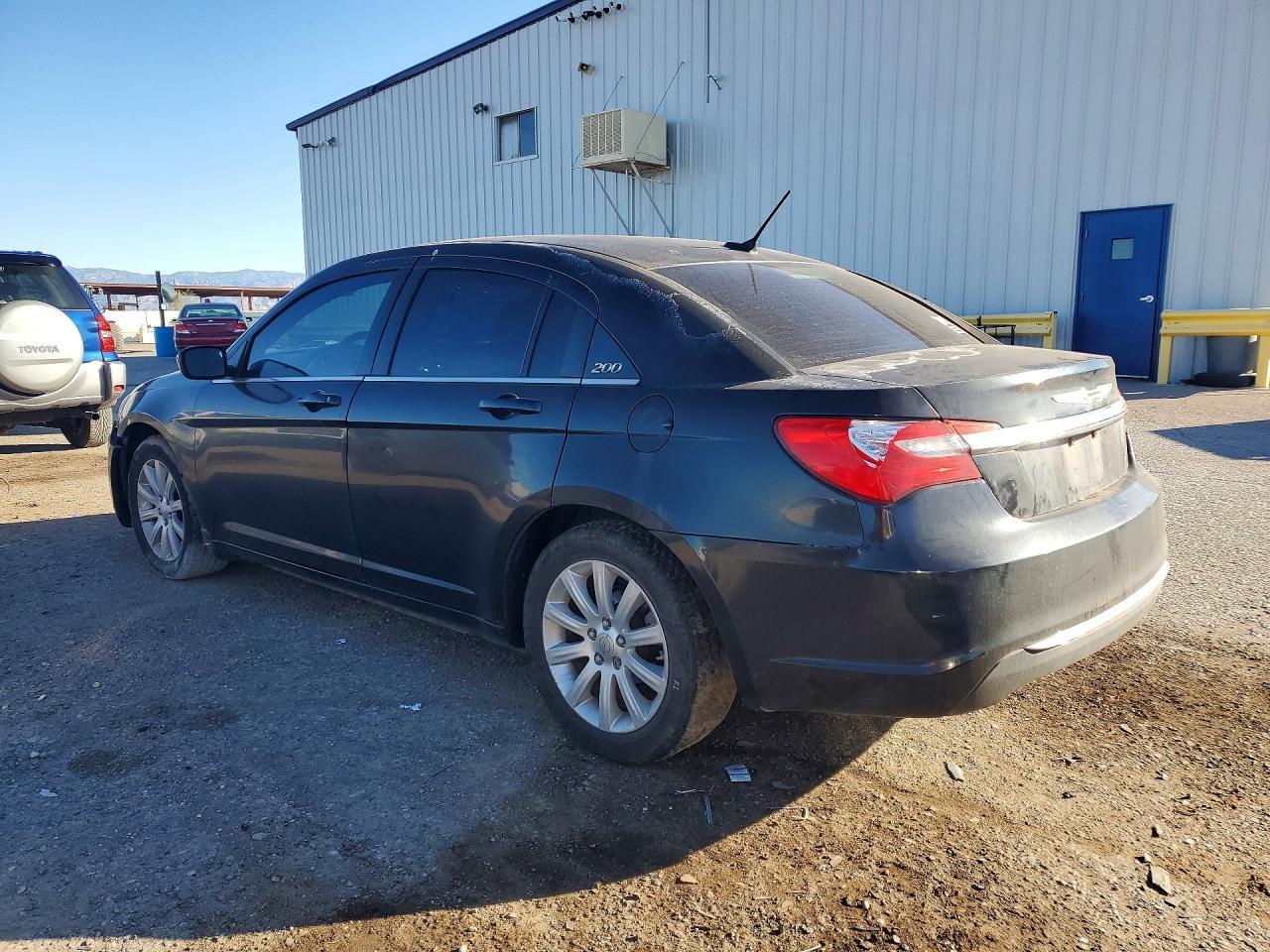 2013 Chrysler 200 Touring - Фото 2