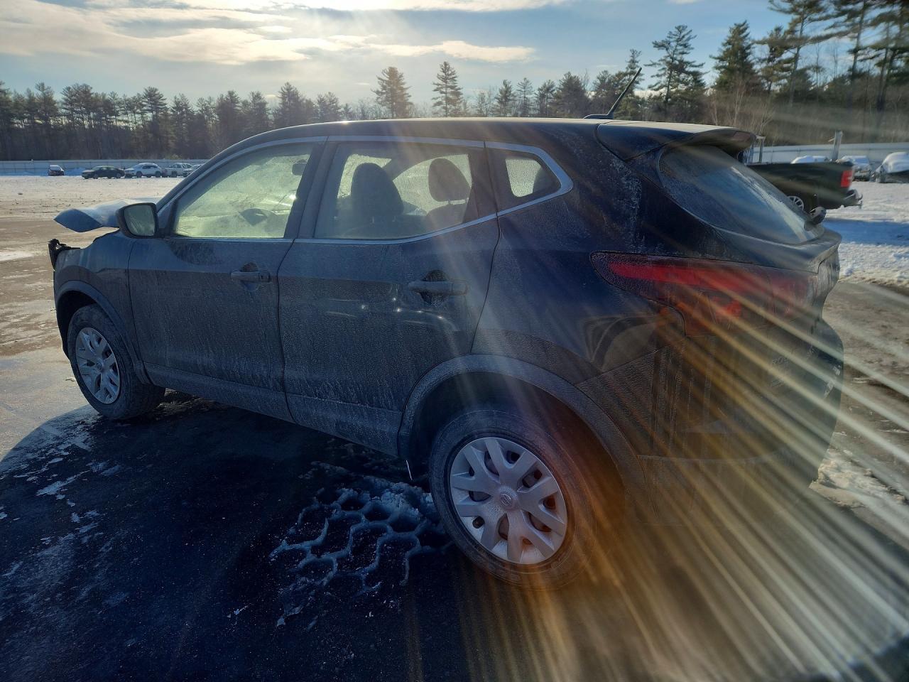 2019 Nissan Rogue Sport S - Image 2