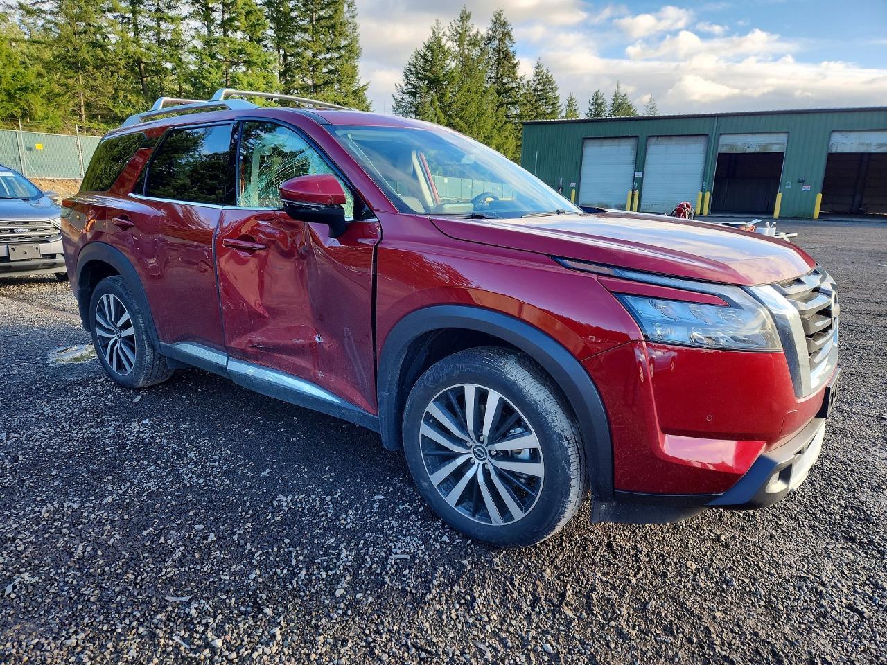 2025 Nissan Pathfinder Platinum - Image 4
