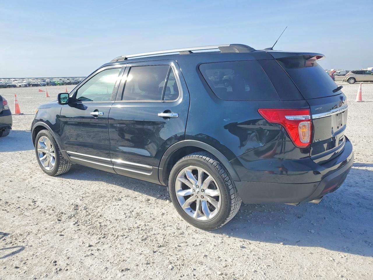 2015 Ford Explorer Xlt - Фото 2