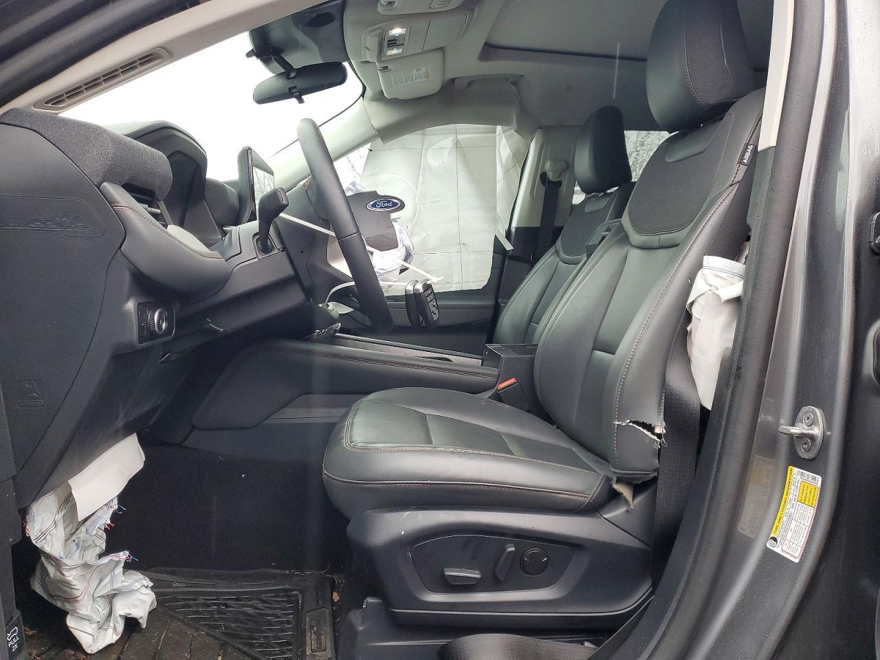 2025 Ford Explorer Active - Image 7
