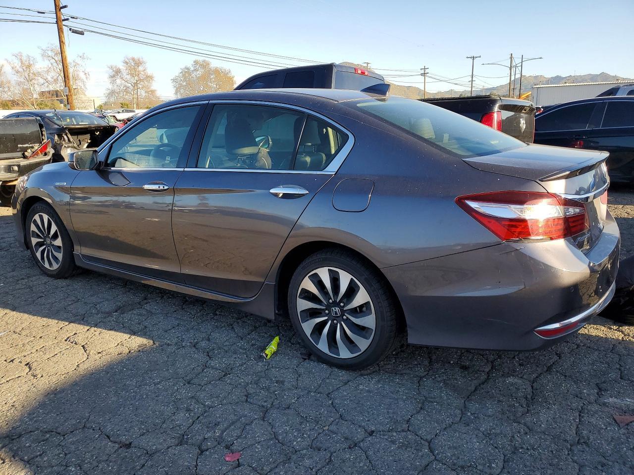 2017 Honda Accord Touring Hybrid - Фото 2