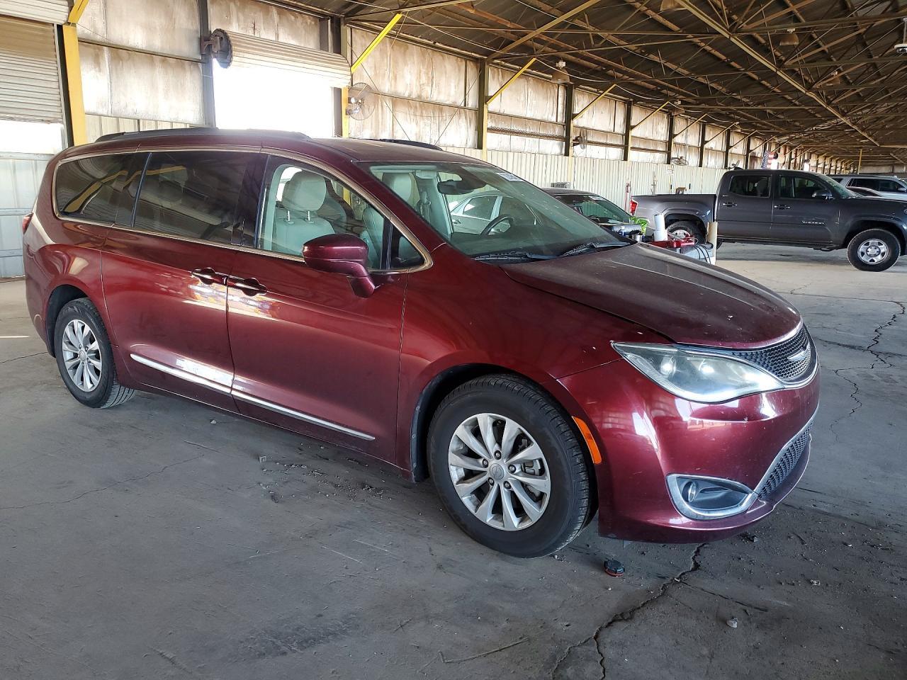 2017 Chrysler Pacifica Touring L - Фото 4