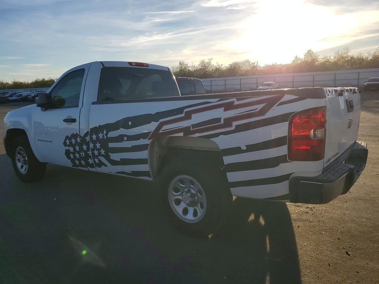 2010 Chevrolet Silverado C1500 - Фото 2