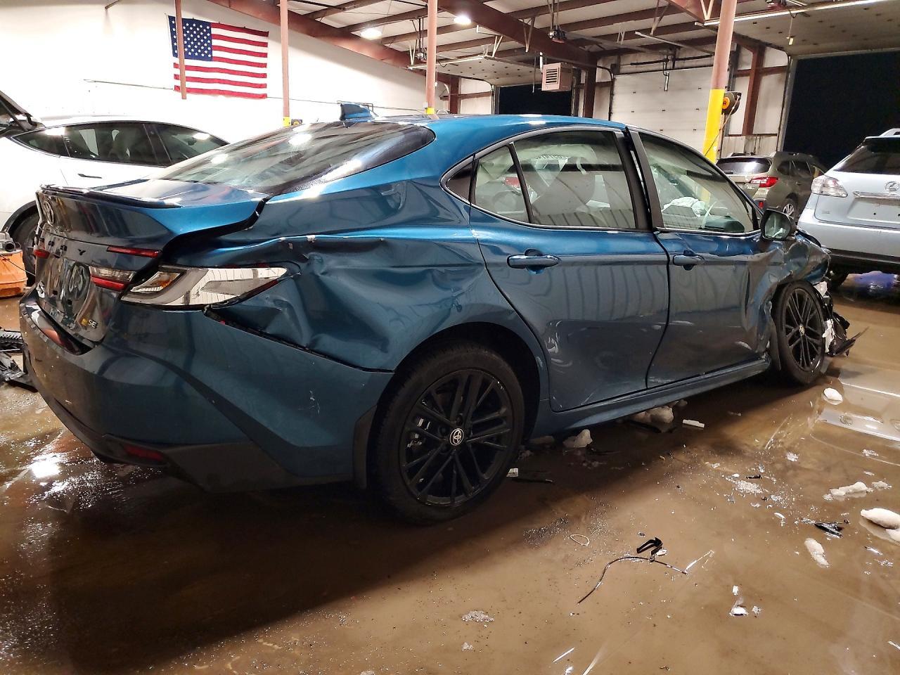 2025 Toyota Camry Se - Фото 3