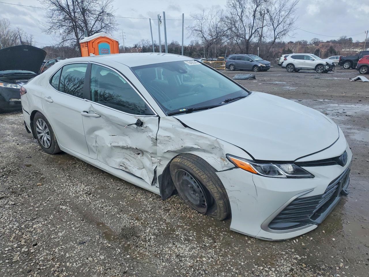 2023 Toyota Camry Le - Фото 4