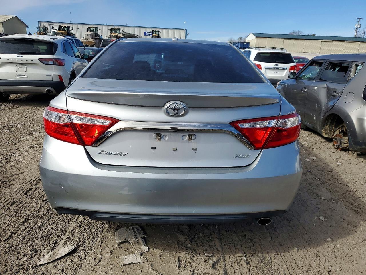 2017 Toyota Camry Le - Фото 6