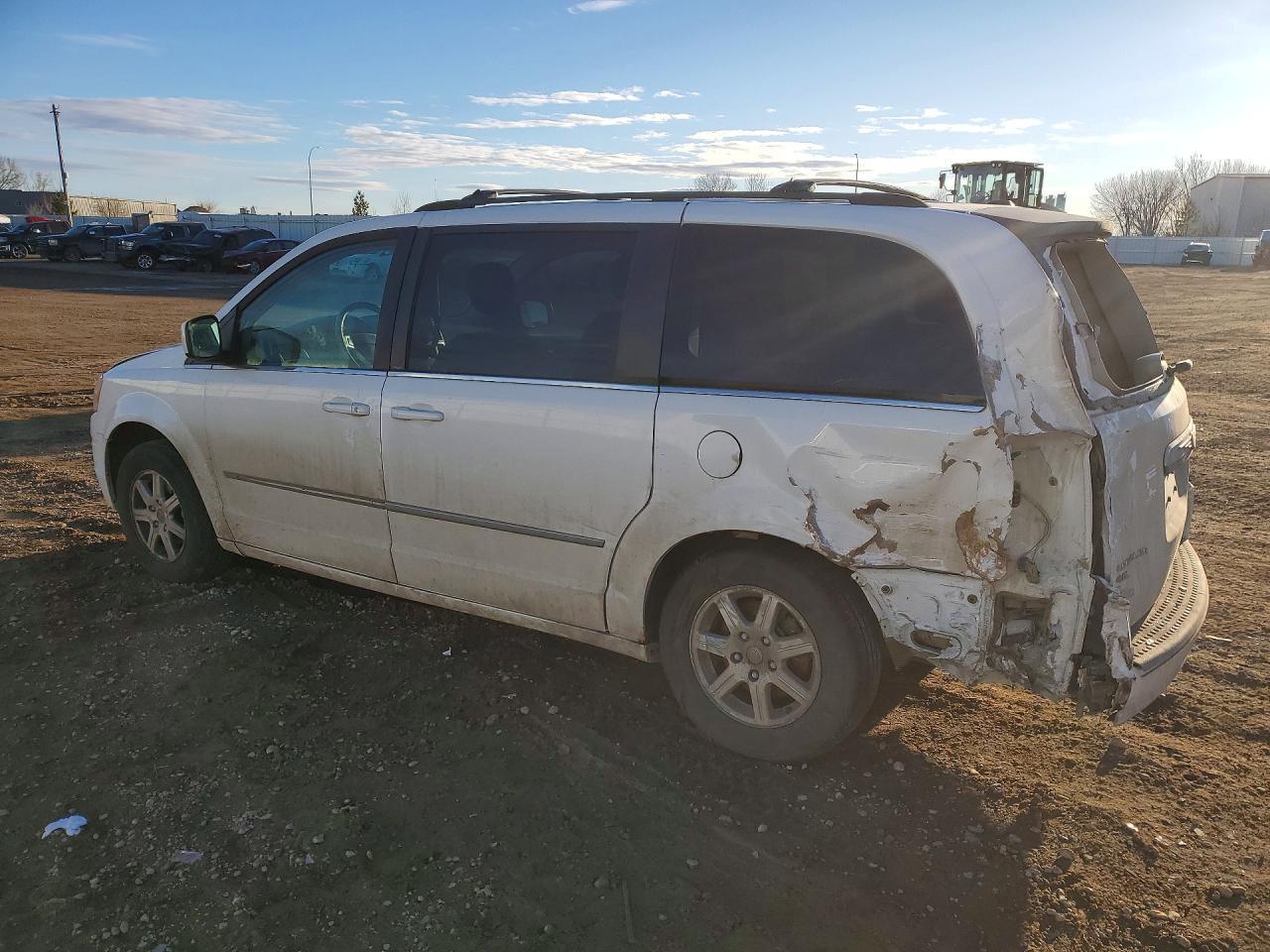 2009 Chrysler Town & Country Touring - Фото 2