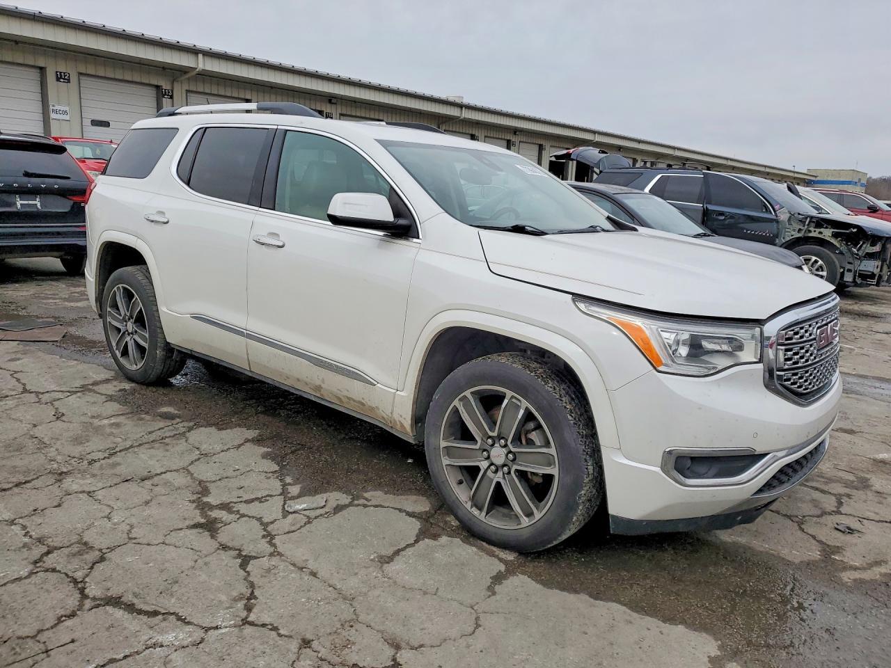 2017 GMC Acadia Denali - Фото 4