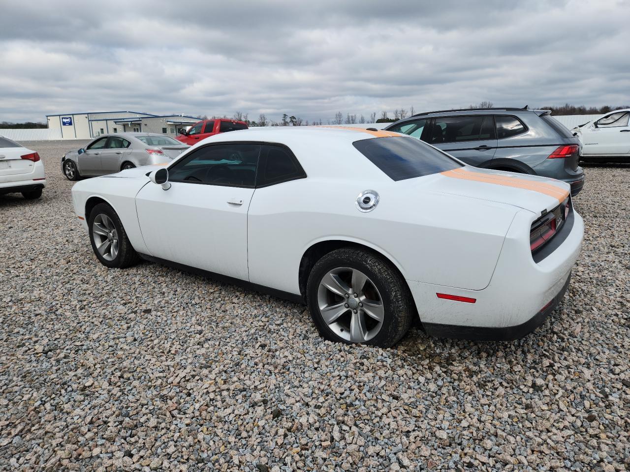 2016 Dodge Challenger Sxt - Image 2