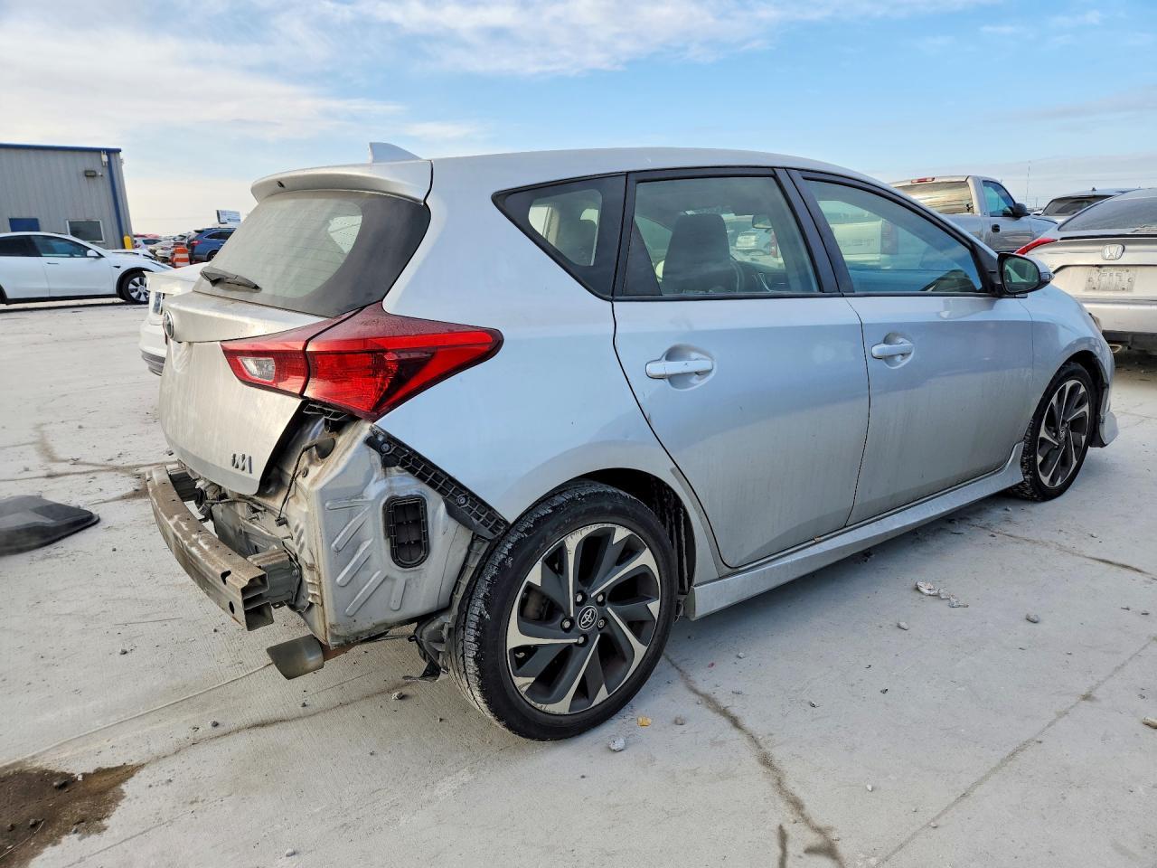 2017 Toyota Corolla Im - Фото 3