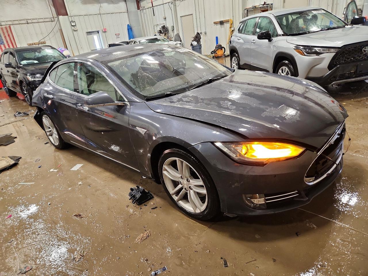 2015 Tesla Model S - Фото 4