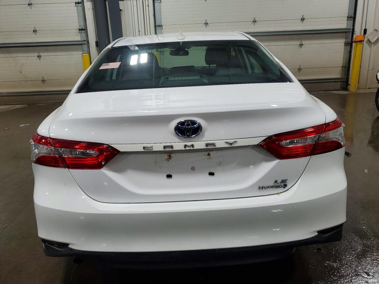 2019 Toyota Camry Hybrid Le - Фото 6