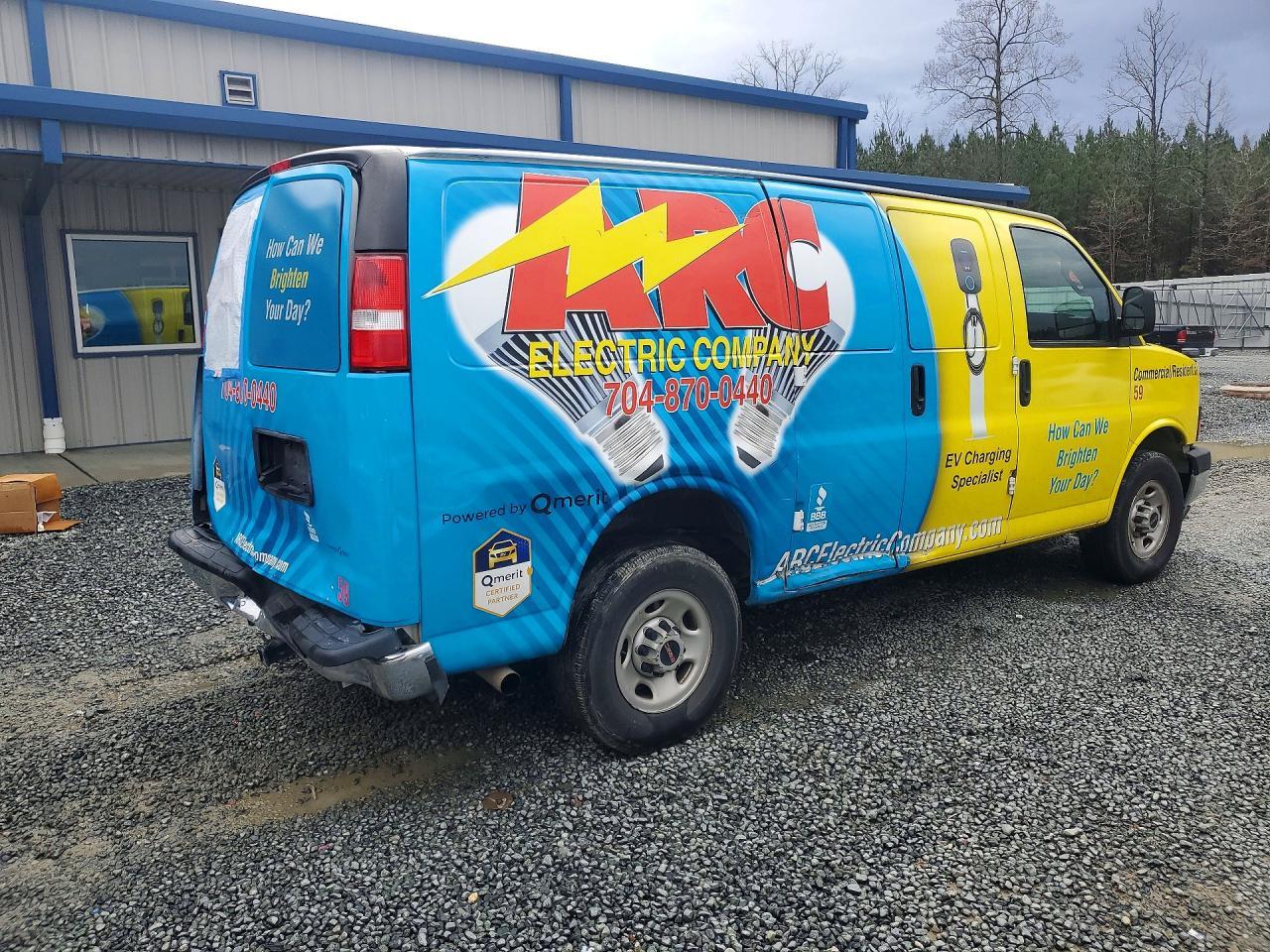 2022 GMC Savana 2500 Cargo Utility / Service Van - Фото 3
