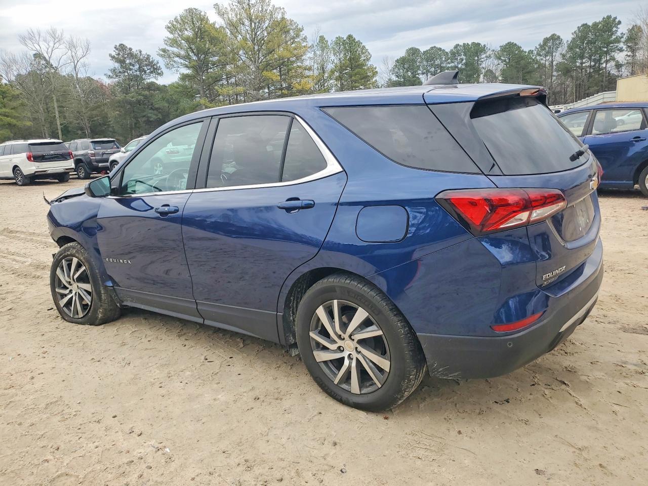2022 Chevrolet Equinox Lt - Image 2