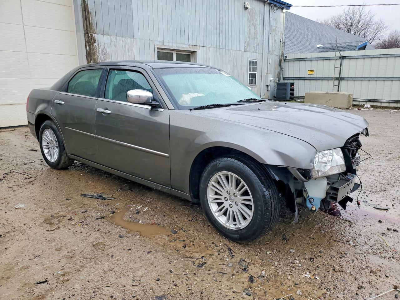 2010 Chrysler 300 Touring - Фото 4
