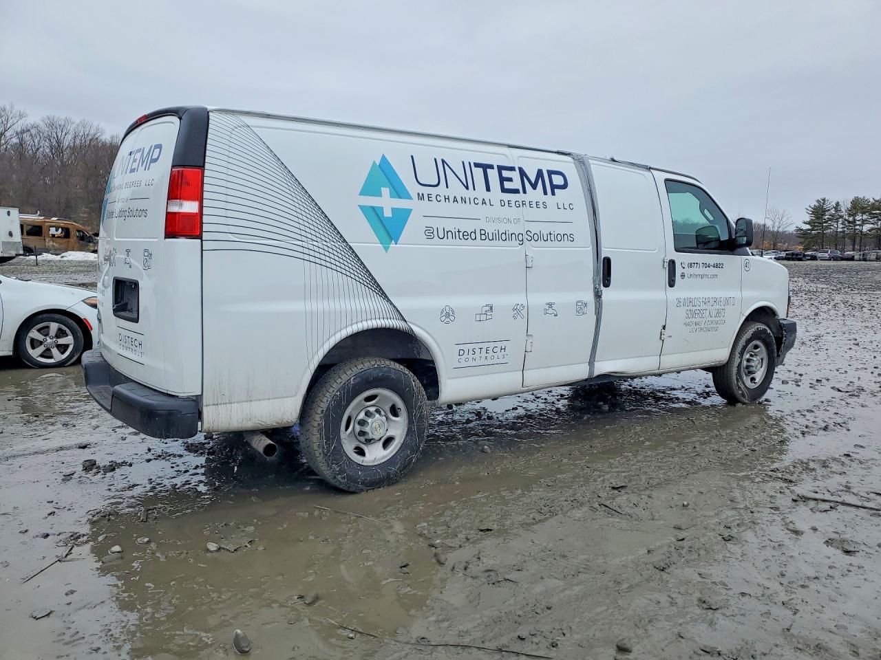 2024 Chevrolet Express G2500 - Фото 3