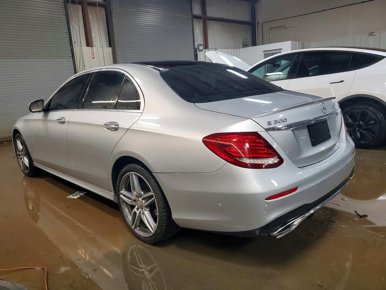 2018 Mercedes-Benz E 300 - Фото 2