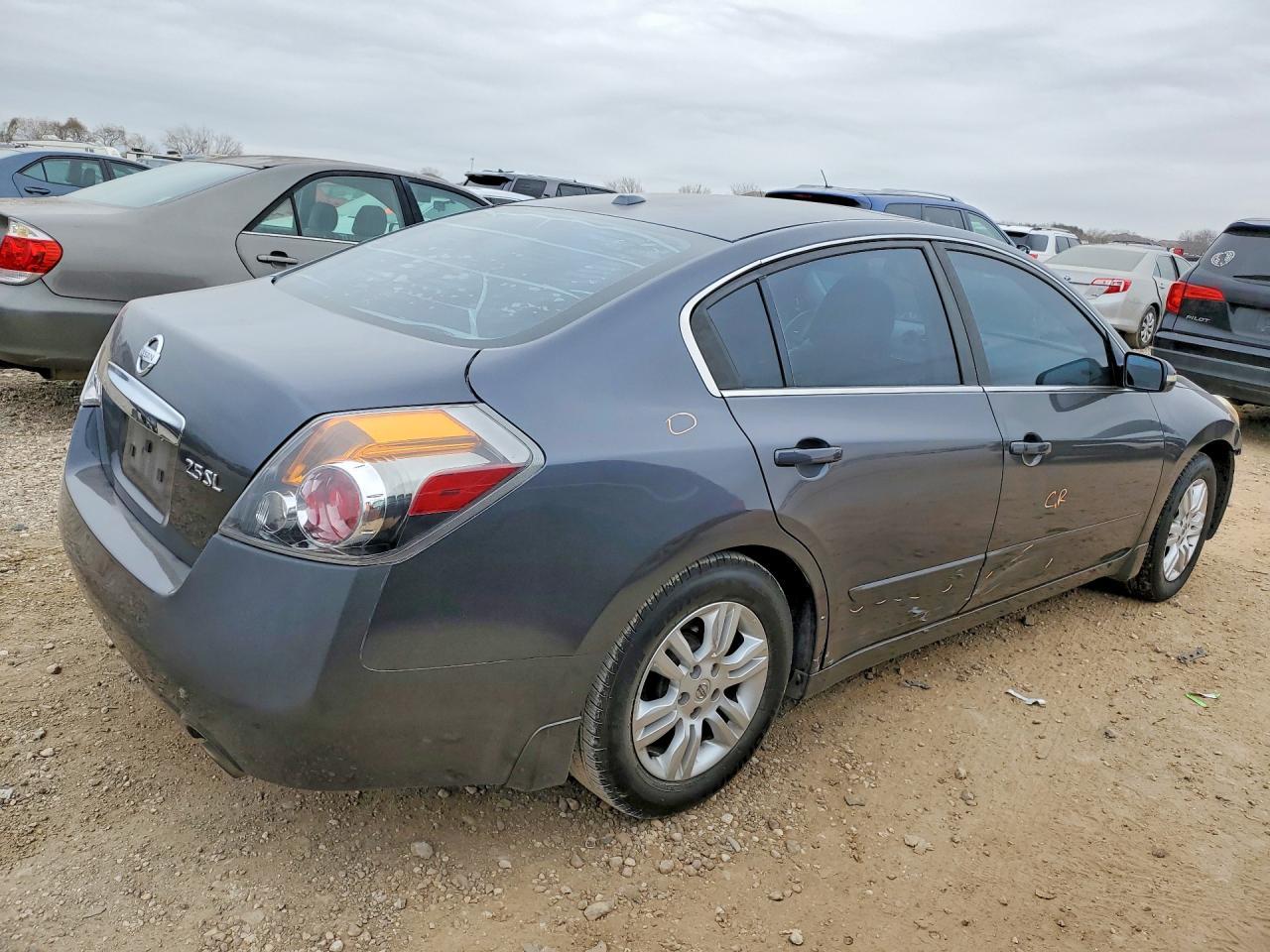 2010 Niss Altima - Image 3