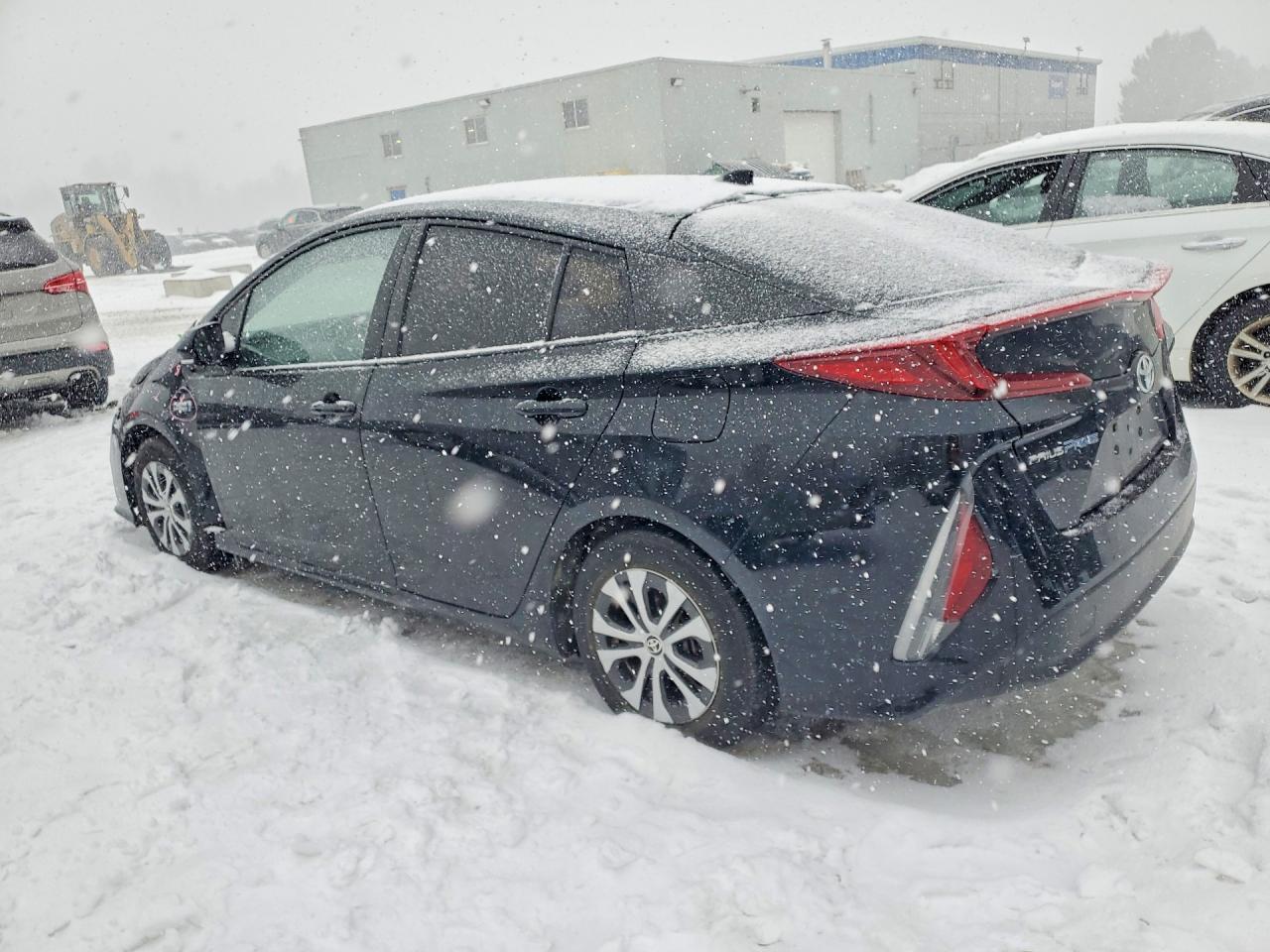 2022 Toyota Prius Prime Le - Image 2