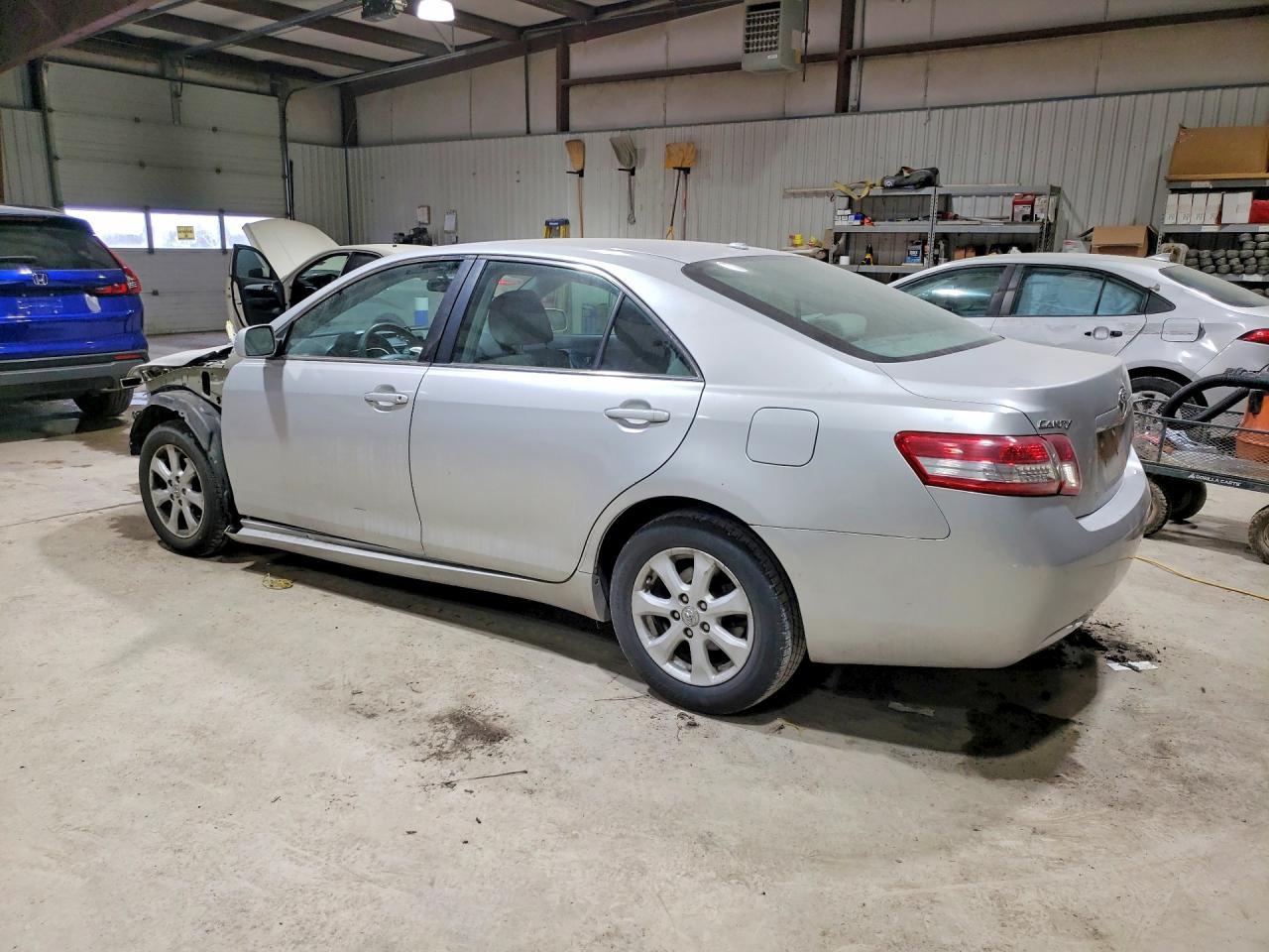2011 Toyota Camry Le - Image 2