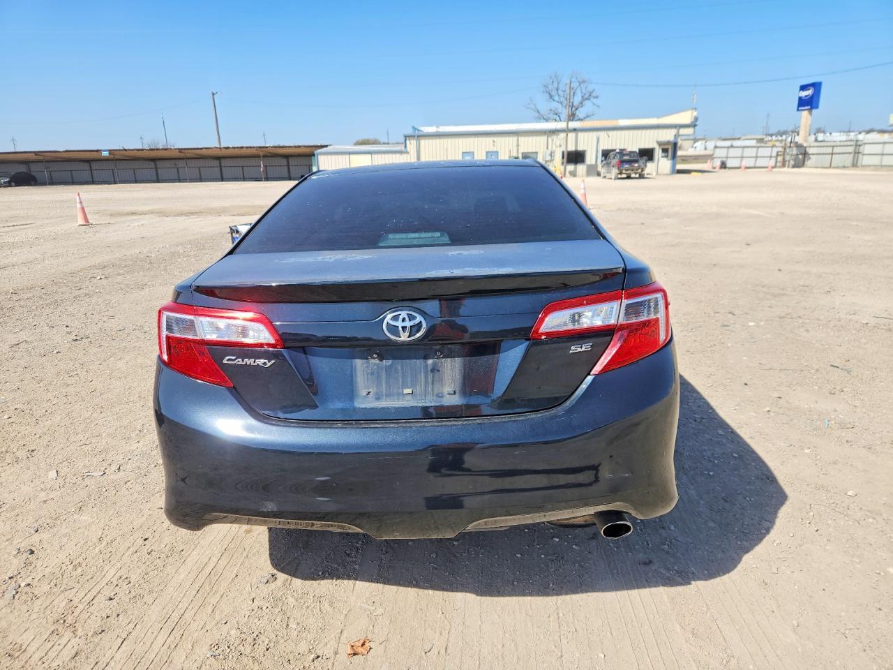 2014 Toyota Camry L - Фото 6