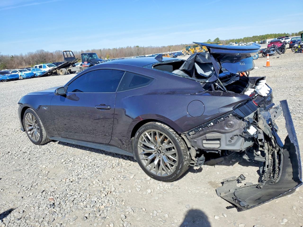 2024 Ford Mustang Gt - Фото 2