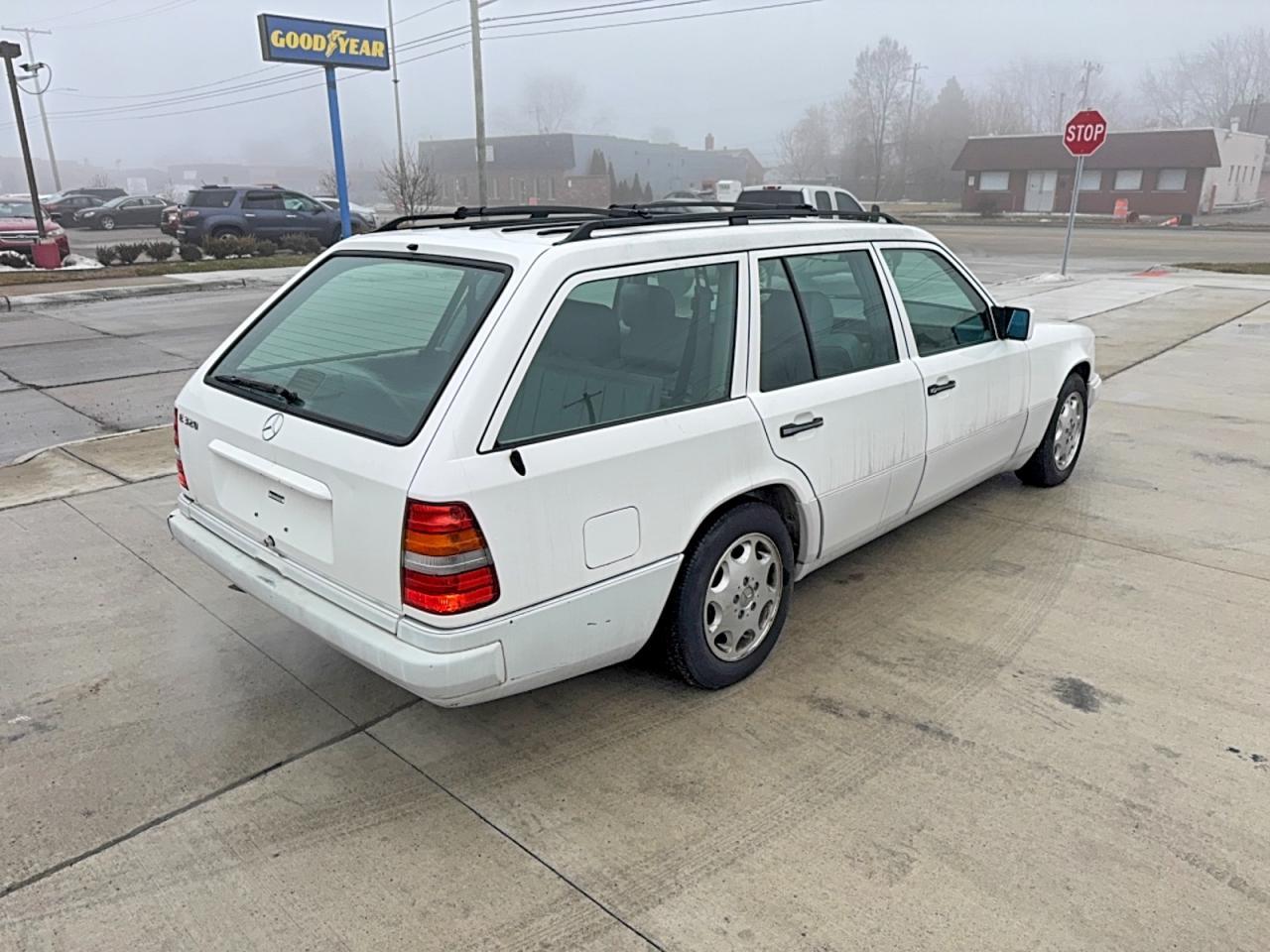 1995 Mercedes-Benz E 320 - Image 4