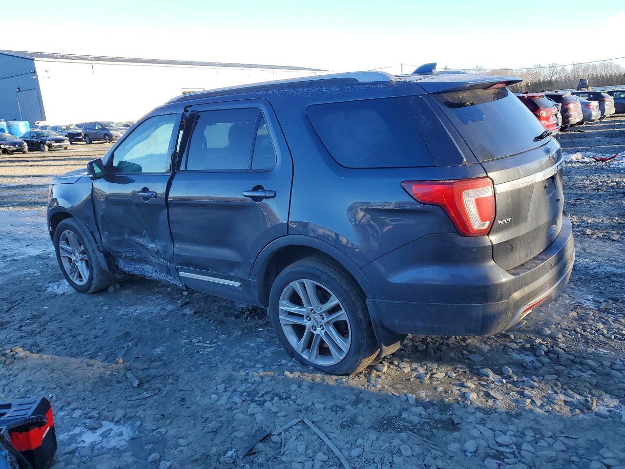 2017 Ford Explorer Xlt - Image 2