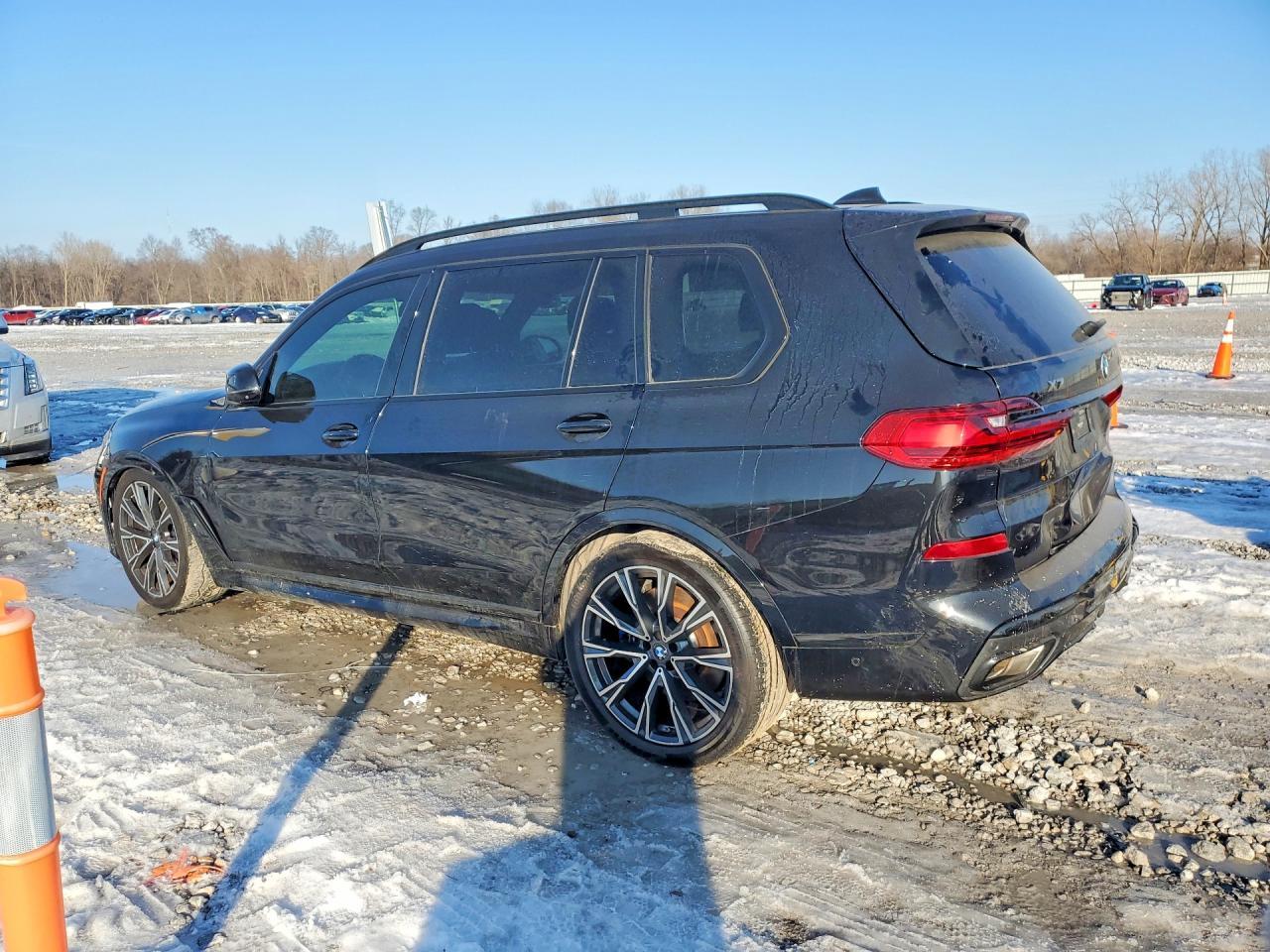 2021 BMW X7 M50I - Фото 2