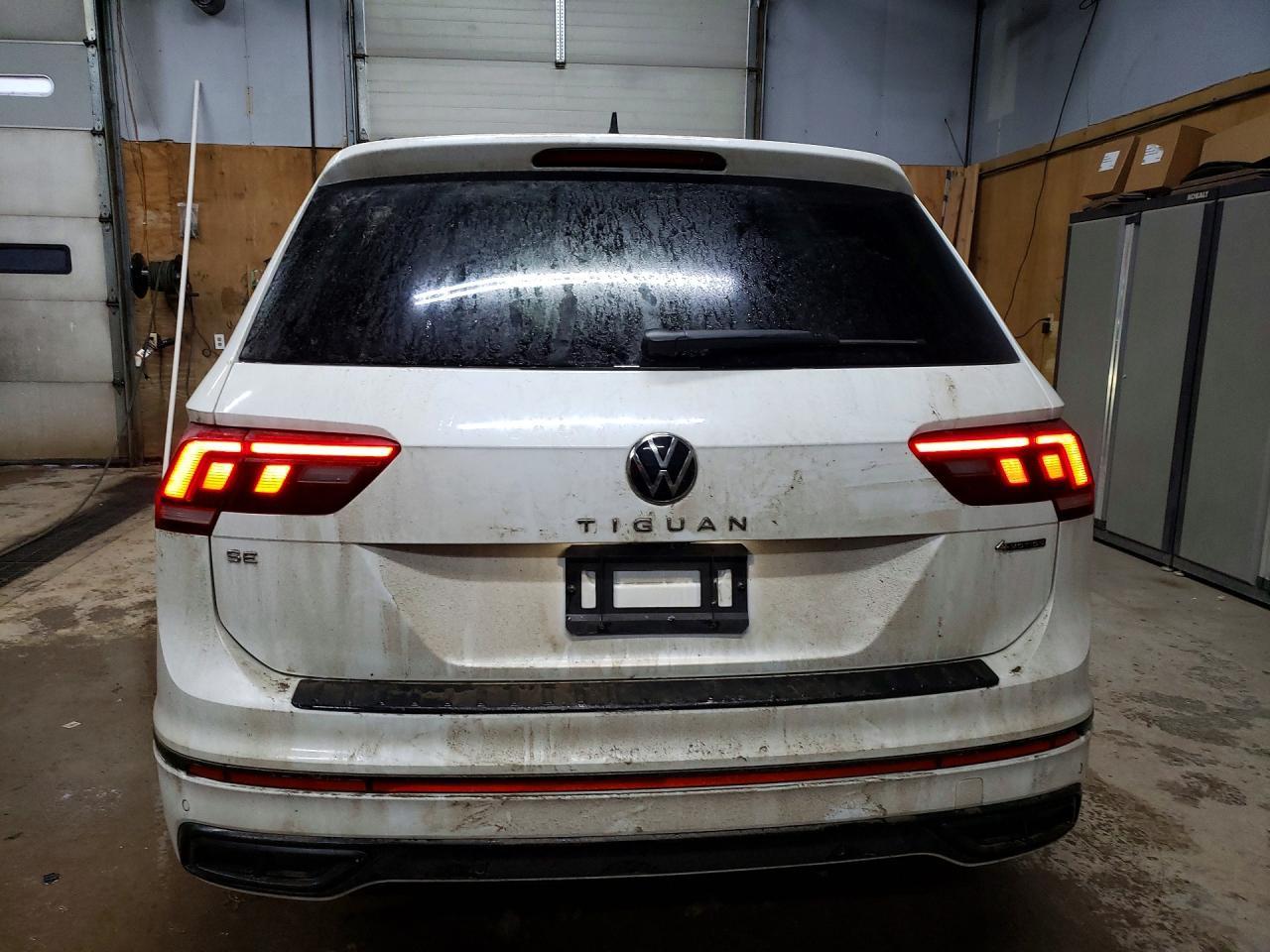 2024 Volkswagen Tiguan Se R-Line Black - Image 6