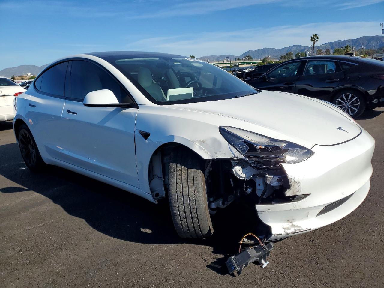 2022 Tesla Model 3 - Фото 4