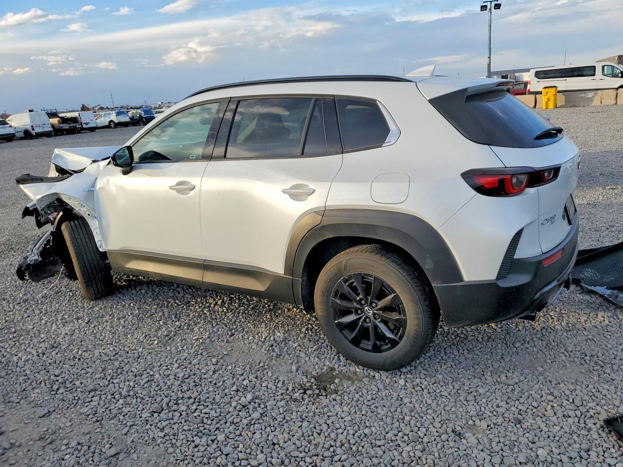 2025 Mazda Cx-50 Premium - Image 2