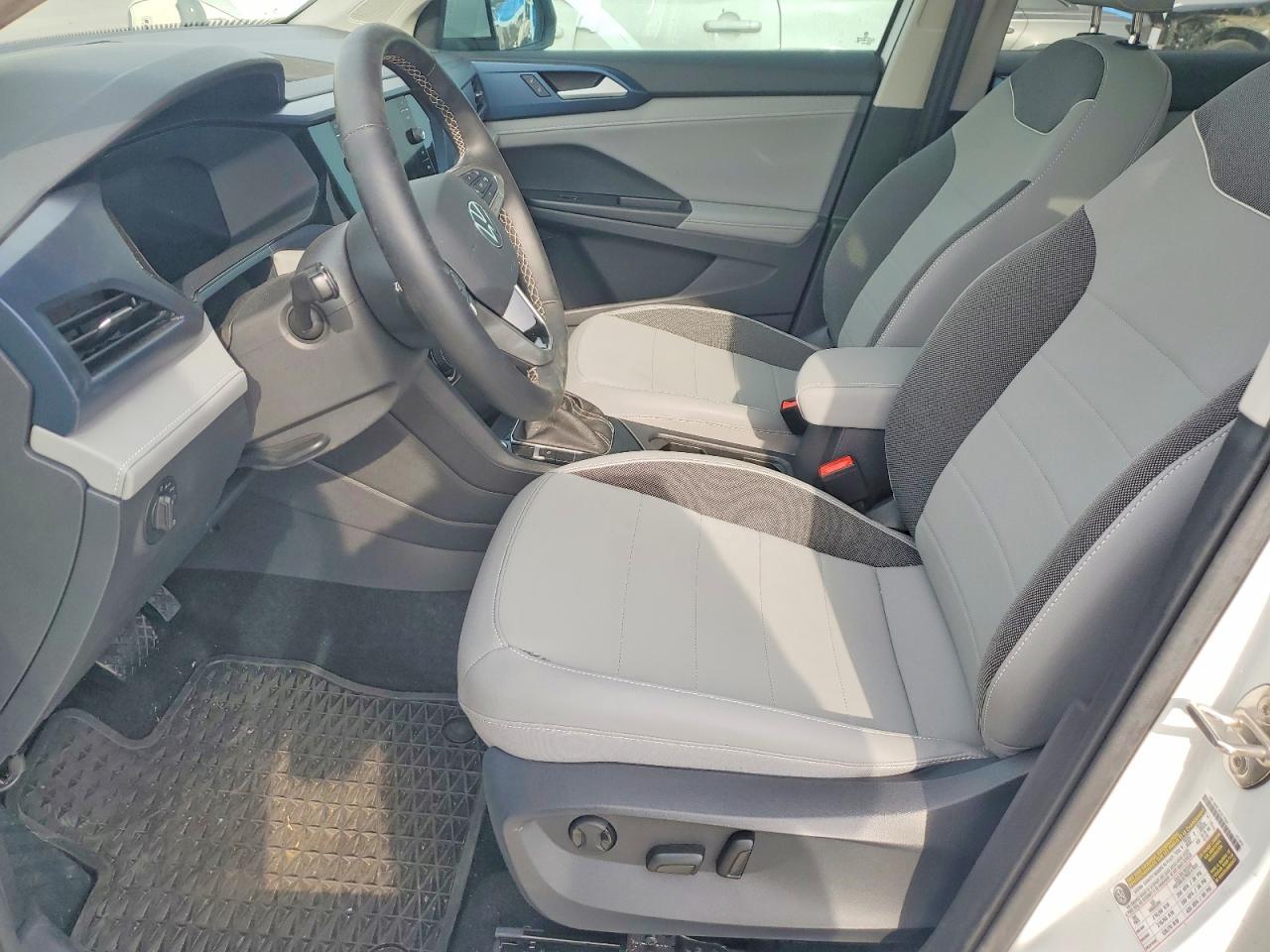 2024 Volkswagen Taos Se - Image 7