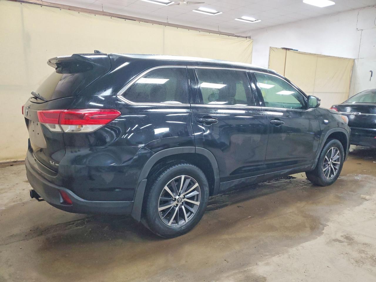 2017 Toyota Highlander Se - Image 3