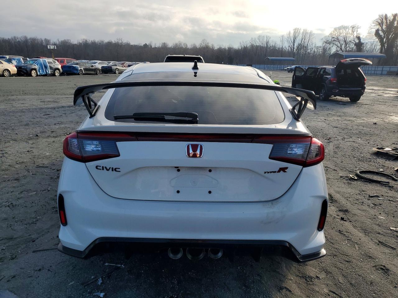 2025 Honda Civic Type-R - Image 6