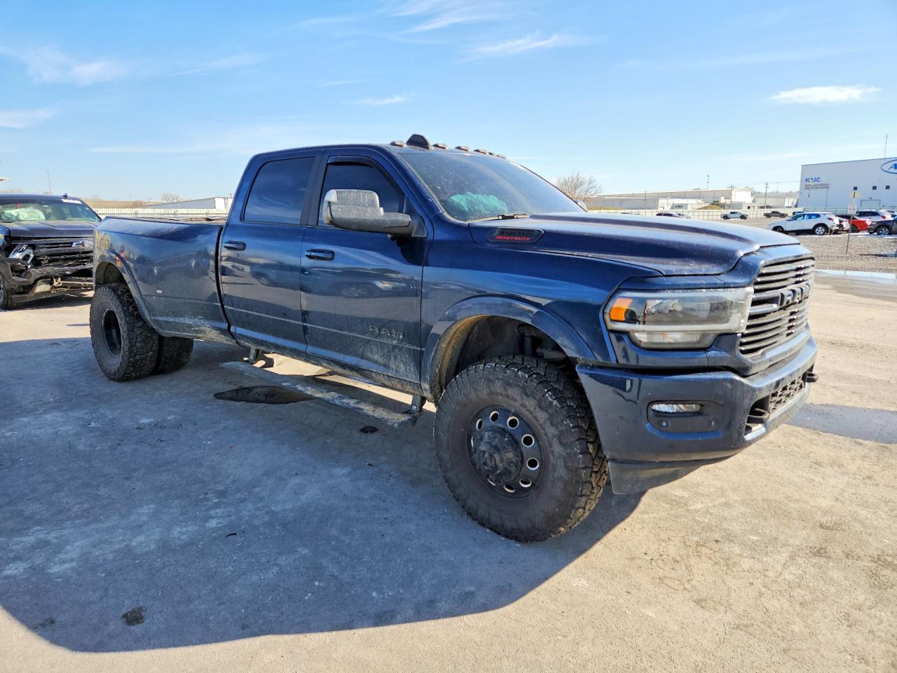 2022 Ram 3500 Laramie - Фото 4