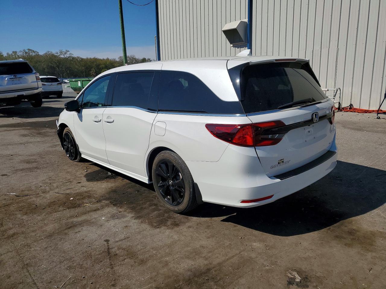 2023 Honda Odyssey Sport-L - Image 2