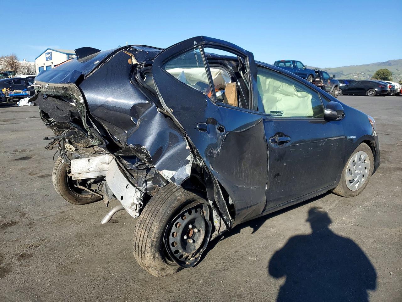 2016 Toyota Prius C - Image 3