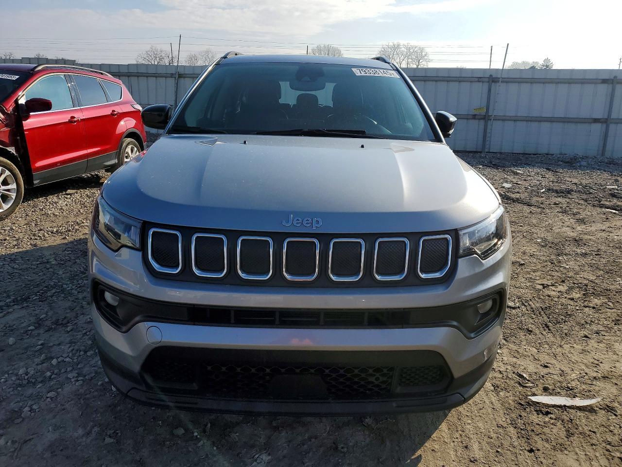 2022 Jeep Compass Latitude Lux - Image 5