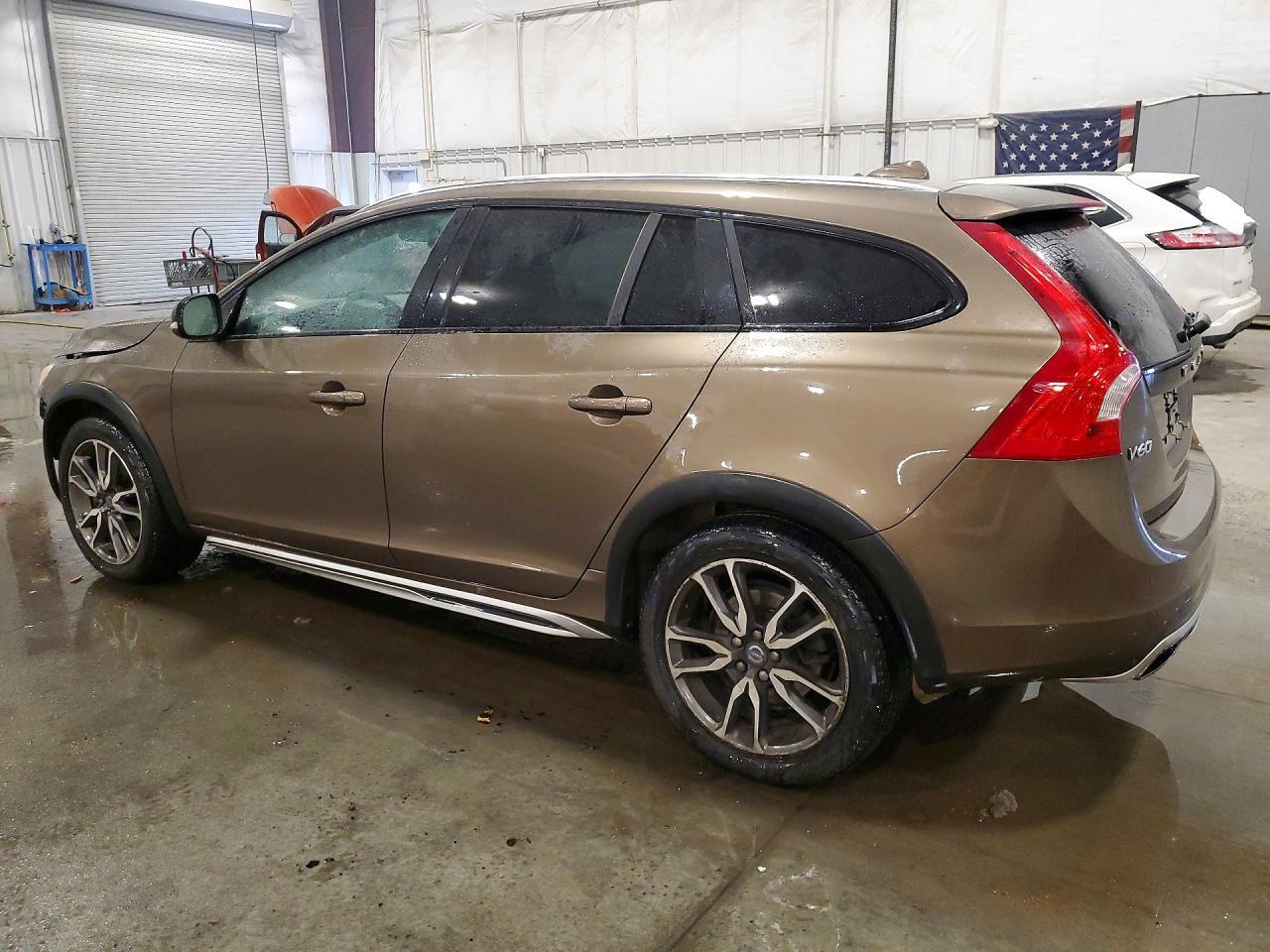 2016 Volvo V60 Cross Country Platinum - Image 2